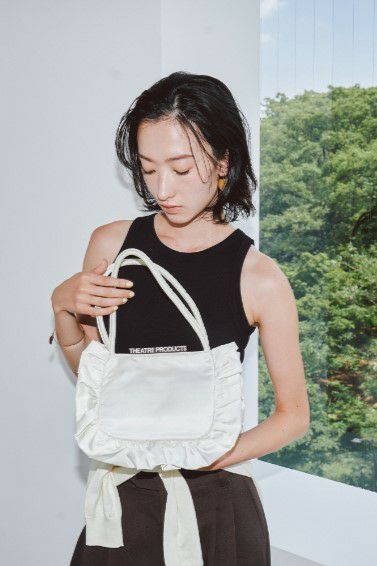 SATEN FRILL HAND BAG/サテンフリルハンドバッグ | THEATRE