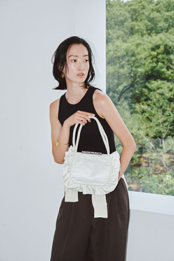 SATEN FRILL HAND BAG/サテンフリルハンドバッグ | THEATRE