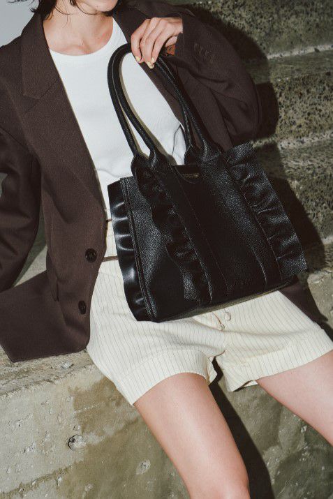 FAKE LEATHER FRILL BAG /フェイクレザーフリルバッグ | THEATRE