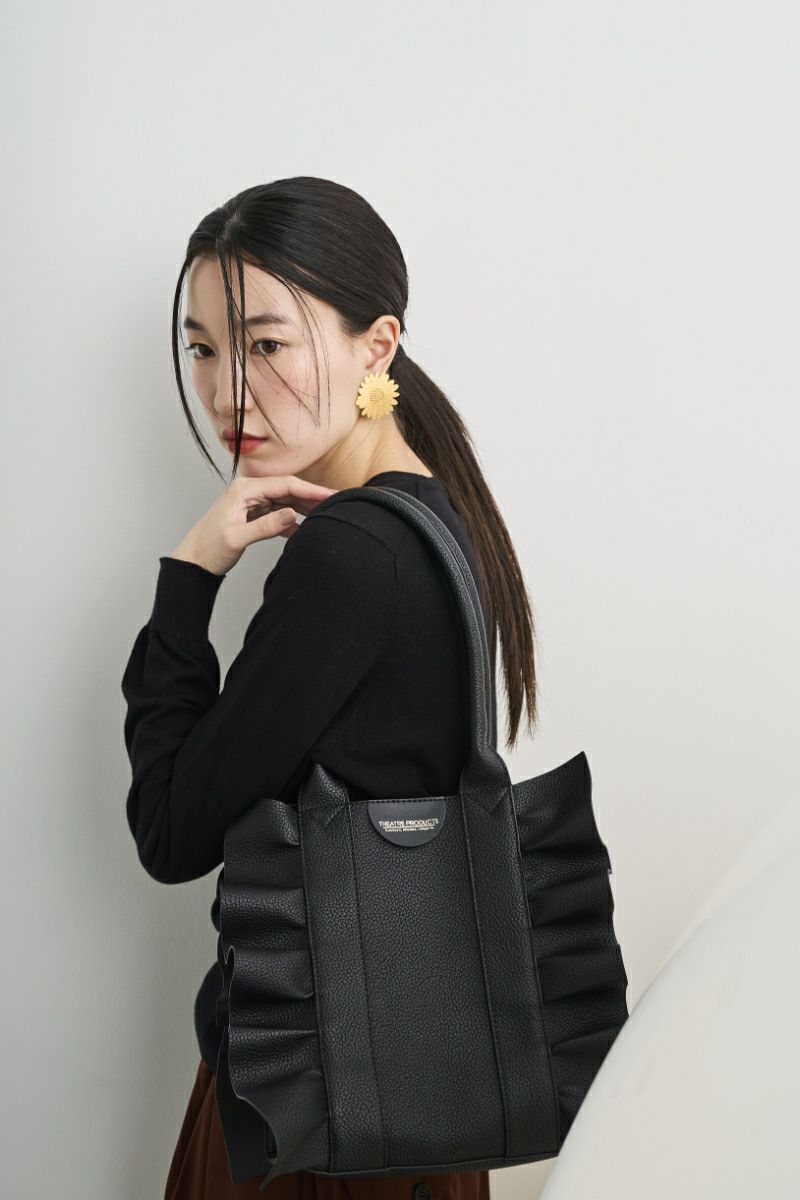 FAKE LEATHER FRILL BAG /フェイクレザーフリルバッグ | THEATRE