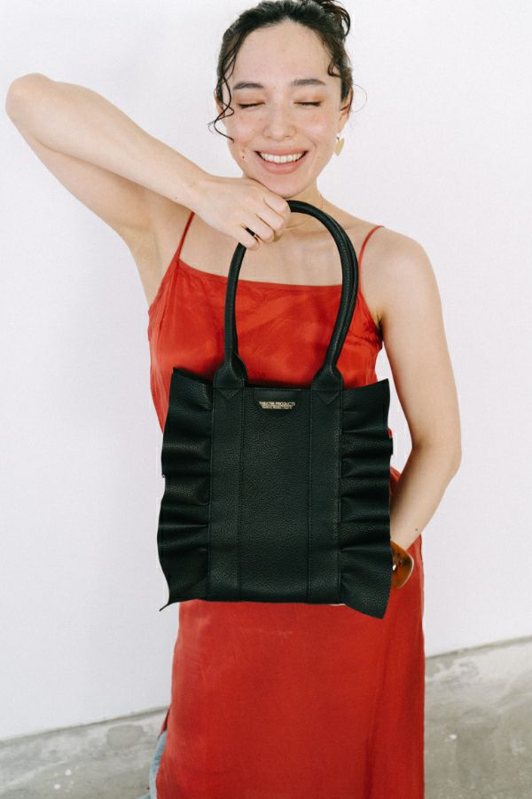 FAKE LEATHER FRILL BAG /フェイクレザーフリルバッグ | THEATRE